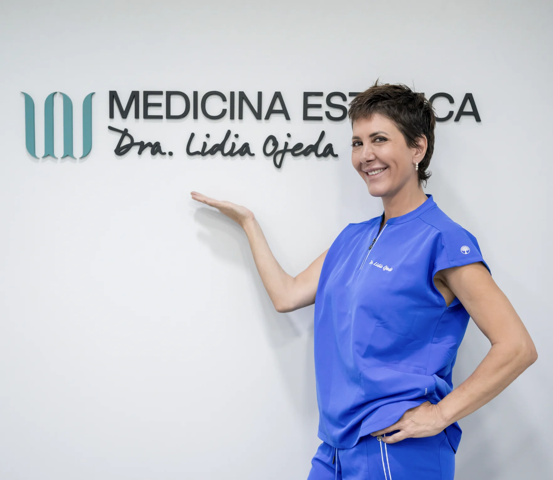 CLÍNICA DE MEDICINA ESTÉTICA - Dra · Almería — Centro de Estética & Belleza (2)
